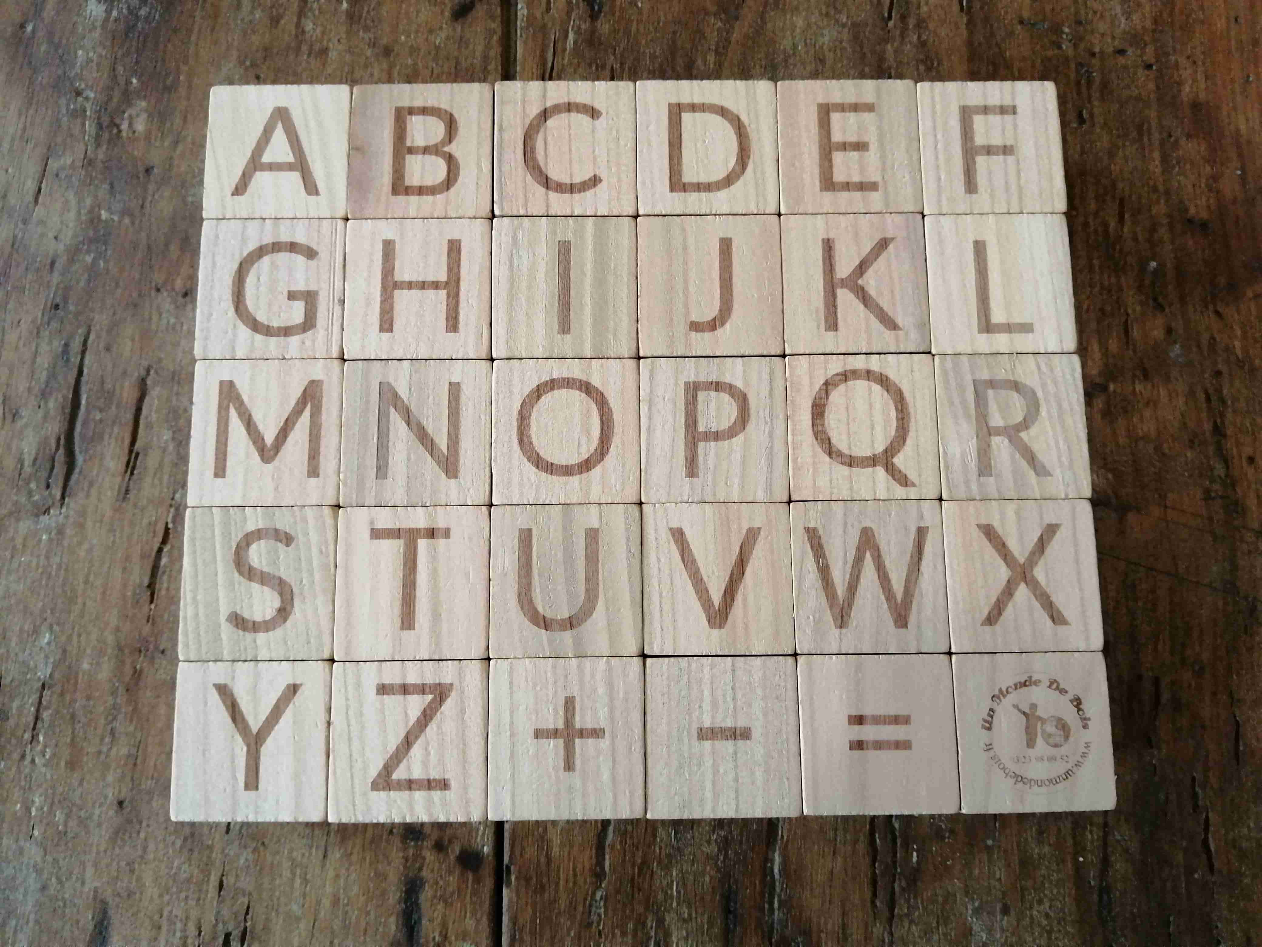 Les cubes Alphabet en bois