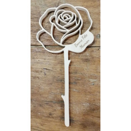 Rose découpée en bois